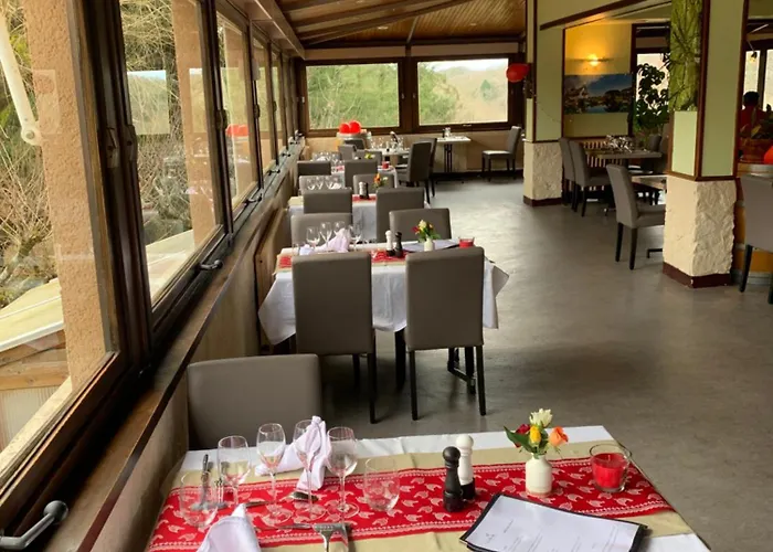 Отель Du Lacapelle-Viescamp